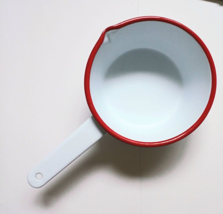 キャンドルを溶かす鍋って100均のものでも大丈夫?おすすめのホーロー鍋は? | adorable candle
